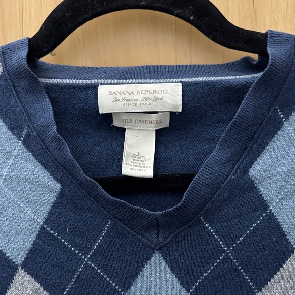 Banana Republic Navy and Gray Argyle cashmere Crewneck Sweater - Picture 2 of 2